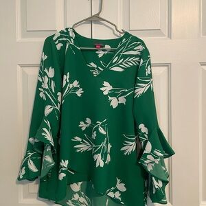 Green and White floral print Vince Camuto Blouse. Size large. New w/tags